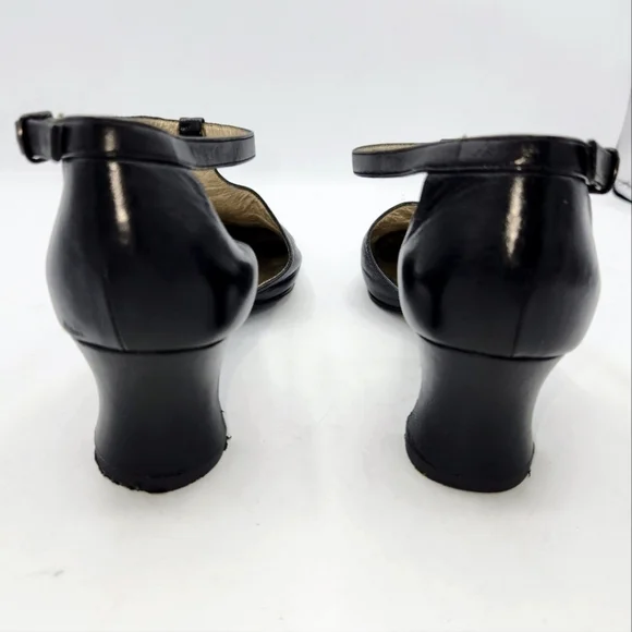 YVES SAINT LAURENT VINTAGE LEATHER T-STRAP ALMOND TOE MARY JANE SHOES BLACK 7.5